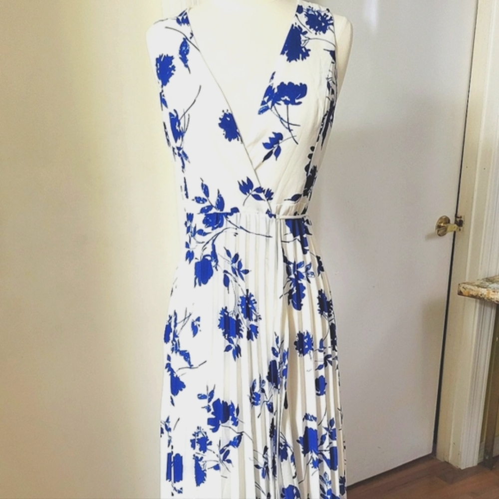 Lulu's Beautiful Lindsie Blue & White Floral Pleated Wrap Maxi Dress size small